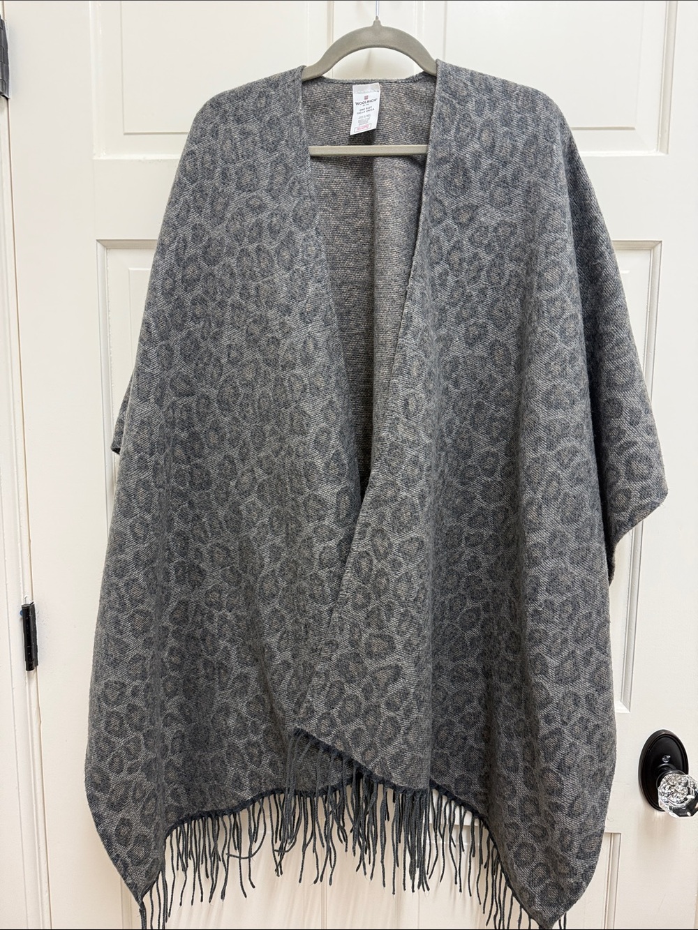 NWOT Woolrich Gray Leopard Print Fringe Blanket Wrap -